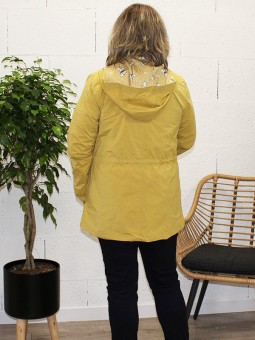 parka jaune akinolaude de dos