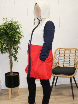 parka marine et rouge akinolaude de profil